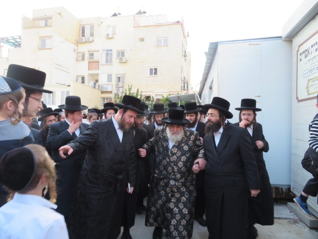 גלריה: חנוכת הבית לביהמ"ד ויזניץ באלעד