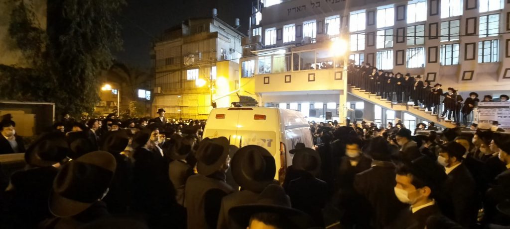 צפו: ראש הישיבה הגרב"ד סופד לאחיו הגר"ש פוברסקי