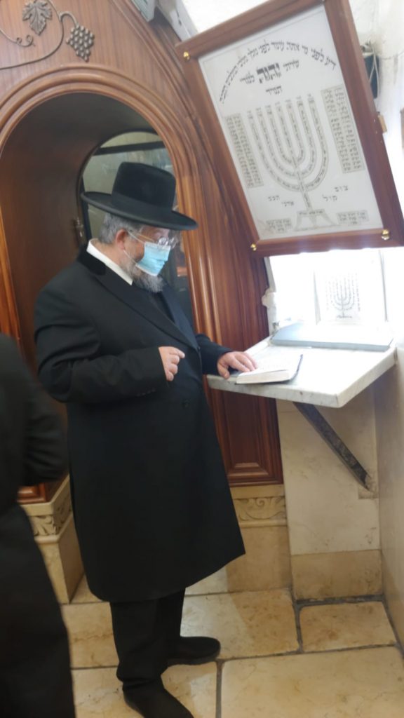 רגע לפני הסגר: חבר המועצת ורבה של באר שבע זעקו בתפילה בציון רשב"י על כלל ישראל רגע לפני הסגר: חבר המועצת ורבה של באר שבע זעקו בתפילה בציון רשב"י על כלל ישראל