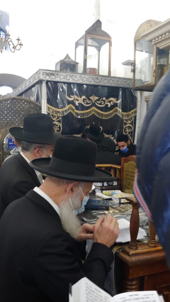 רגע לפני הסגר: חבר המועצת ורבה של באר שבע זעקו בתפילה בציון רשב"י על כלל ישראל רגע לפני הסגר: חבר המועצת ורבה של באר שבע זעקו בתפילה בציון רשב"י על כלל ישראל