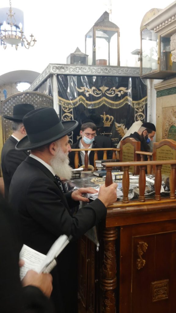 רגע לפני הסגר: חבר המועצת ורבה של באר שבע זעקו בתפילה בציון רשב"י על כלל ישראל רגע לפני הסגר: חבר המועצת ורבה של באר שבע זעקו בתפילה בציון רשב"י על כלל ישראל