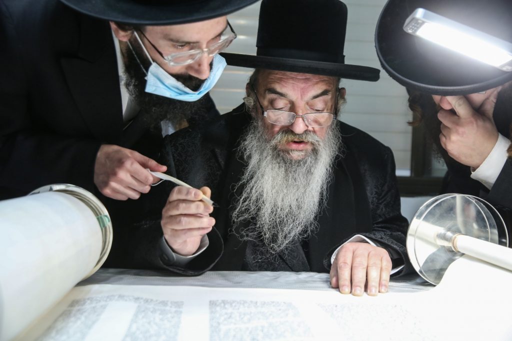 תיעוד: הכנסת ספר תורה לביהמ"ד לעלוב בצפת