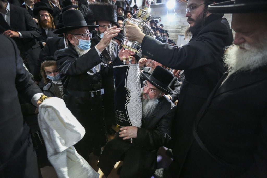 תיעוד: הכנסת ספר תורה לביהמ"ד לעלוב בצפת