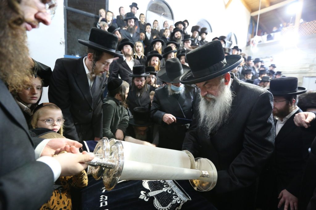 תיעוד: הכנסת ספר תורה לביהמ"ד לעלוב בצפת