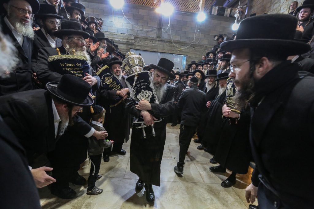 תיעוד: הכנסת ספר תורה לביהמ"ד לעלוב בצפת