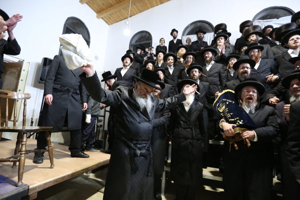 תיעוד: הכנסת ספר תורה לביהמ"ד לעלוב בצפת