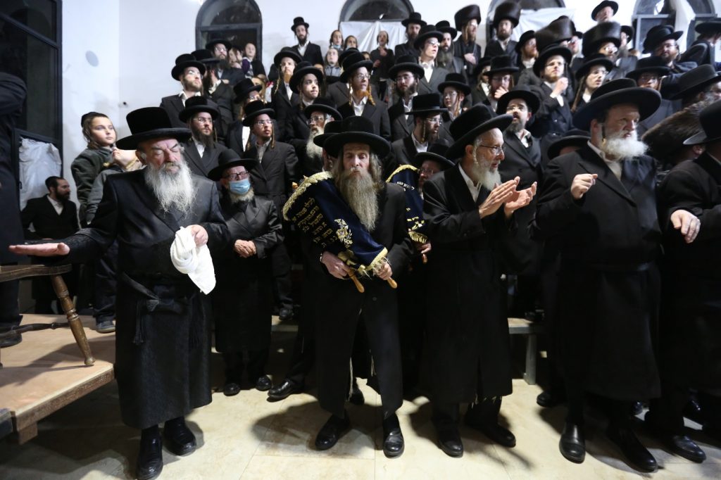 תיעוד: הכנסת ספר תורה לביהמ"ד לעלוב בצפת