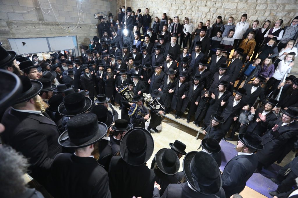 תיעוד: הכנסת ספר תורה לביהמ"ד לעלוב בצפת