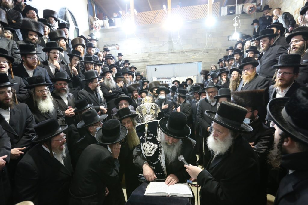 תיעוד: הכנסת ספר תורה לביהמ"ד לעלוב בצפת