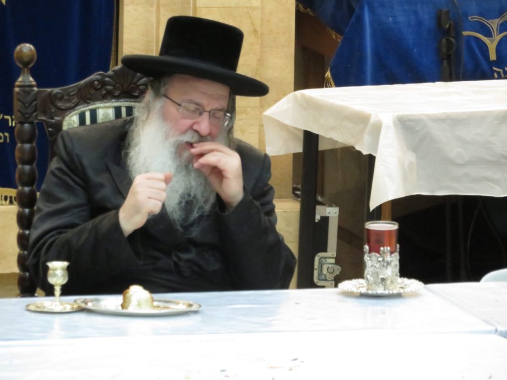 האדמו''ר מנדבורנה בעריכת טיש יארצייט