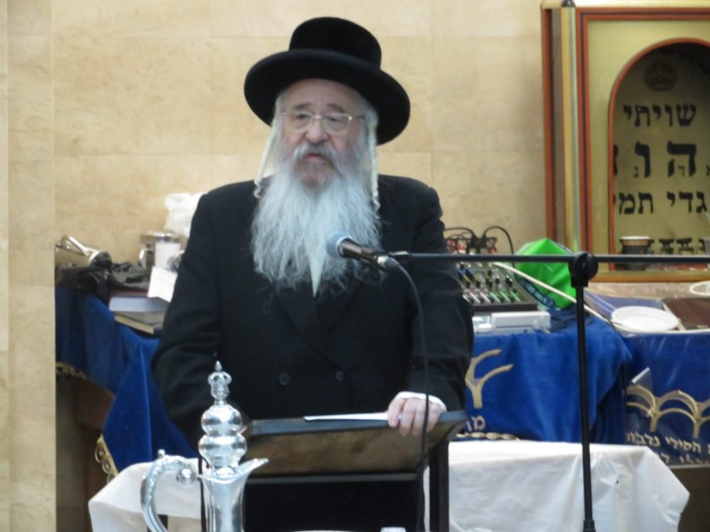 האדמו''ר מנדבורנה בעריכת טיש יארצייט