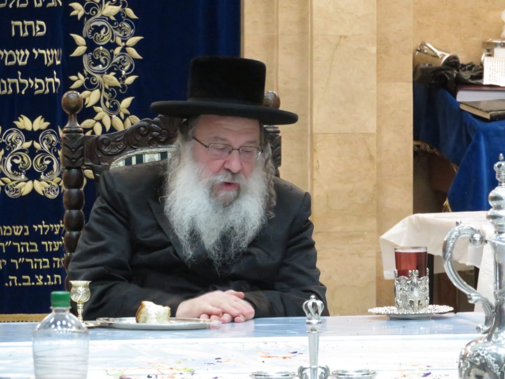 האדמו''ר מנדבורנה בעריכת טיש יארצייט