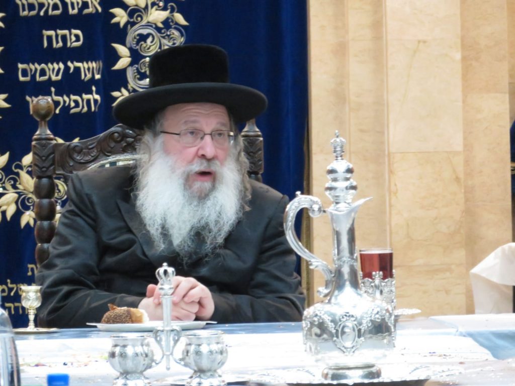 האדמו''ר מנדבורנה בעריכת טיש יארצייט