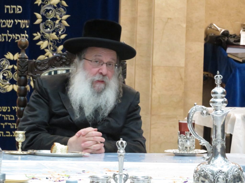 האדמו''ר מנדבורנה בעריכת טיש יארצייט