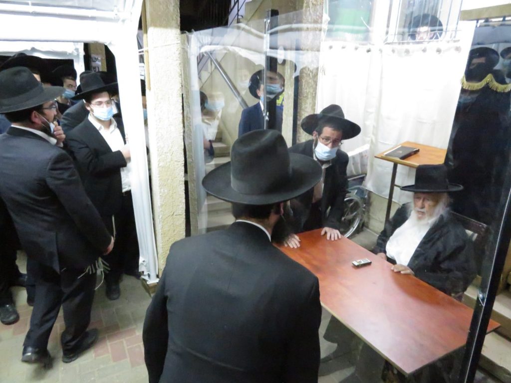 תיעוד מאוהל השבעה של הגרב"ד פוברסקי תיעוד מאוהל השבעה של הגרב"ד פוברסקי