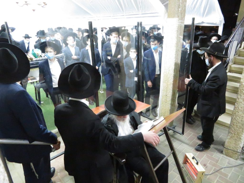 תיעוד מאוהל השבעה של הגרב"ד פוברסקי תיעוד מאוהל השבעה של הגרב"ד פוברסקי