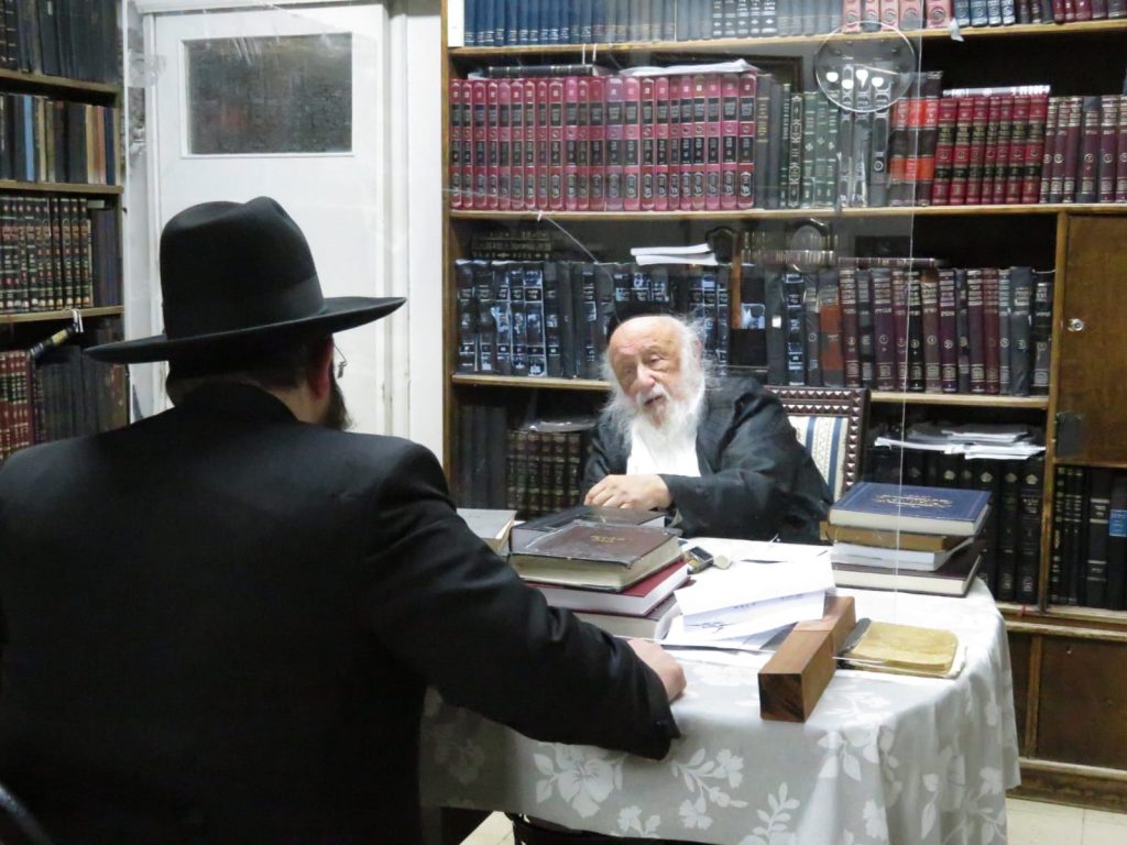 תיעוד מאוהל השבעה של הגרב"ד פוברסקי תיעוד מאוהל השבעה של הגרב"ד פוברסקי