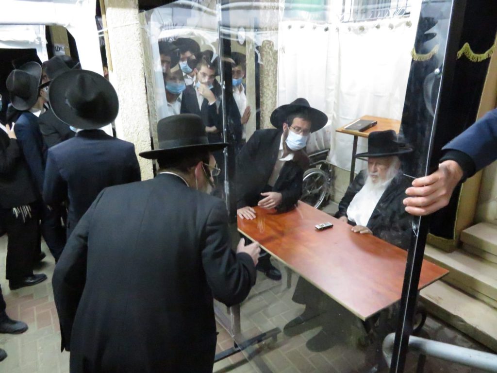 תיעוד מאוהל השבעה של הגרב"ד פוברסקי תיעוד מאוהל השבעה של הגרב"ד פוברסקי