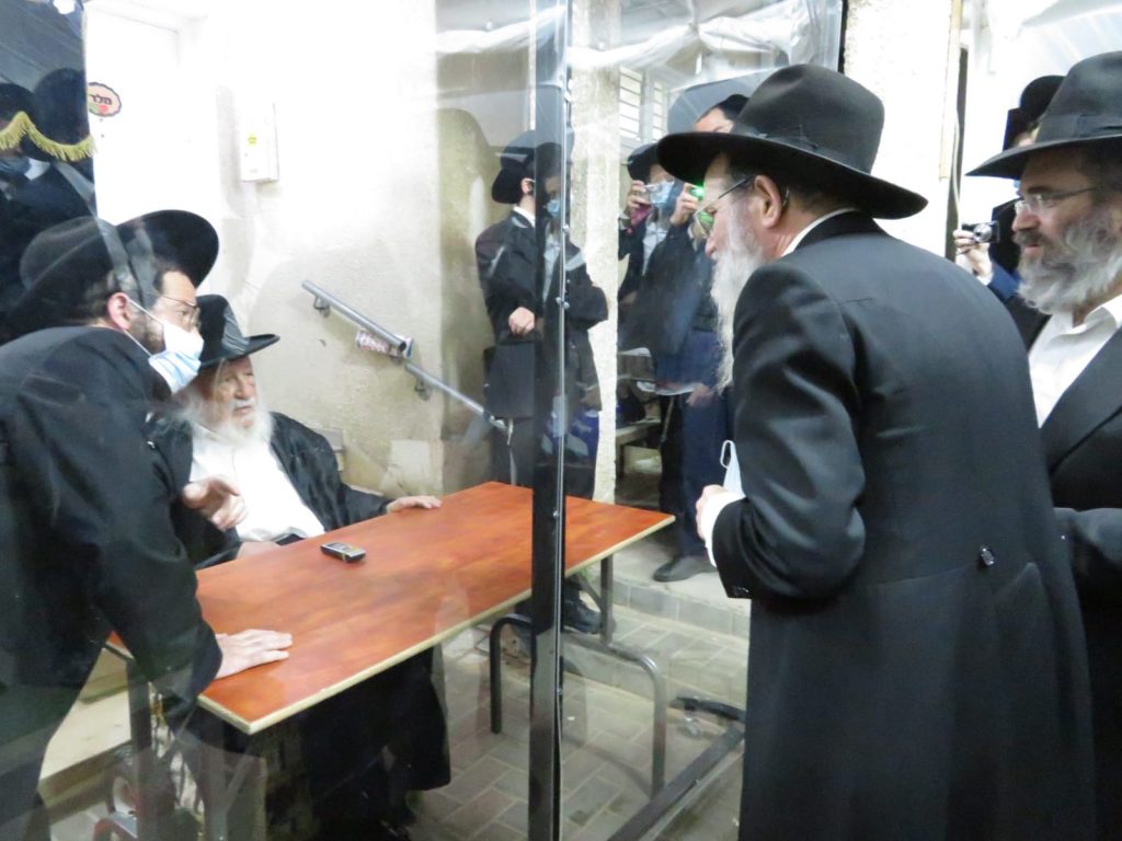 תיעוד מאוהל השבעה של הגרב"ד פוברסקי תיעוד מאוהל השבעה של הגרב"ד פוברסקי