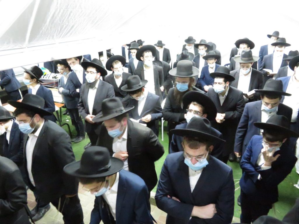 תיעוד מאוהל השבעה של הגרב"ד פוברסקי תיעוד מאוהל השבעה של הגרב"ד פוברסקי