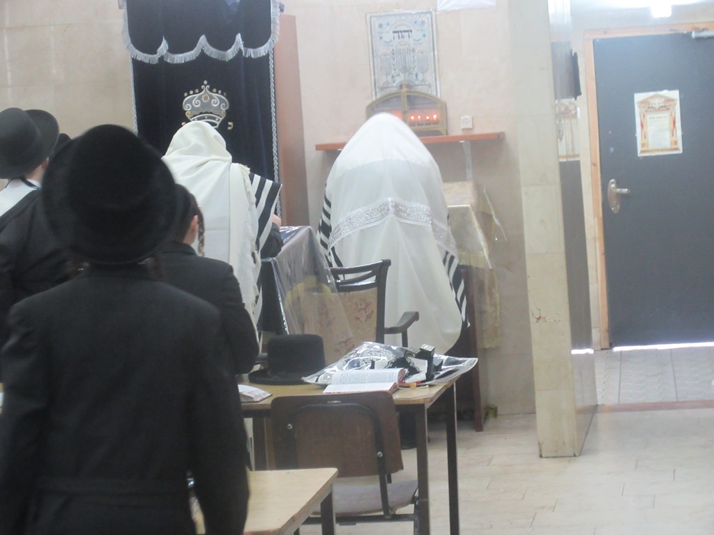 האדמו"ר מסקולען חיזק את הבחורים הצעירים