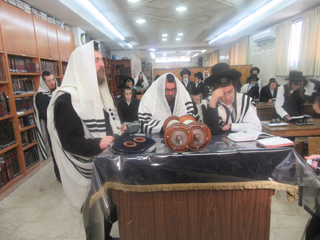 האדמו"ר מסקולען חיזק את הבחורים הצעירים