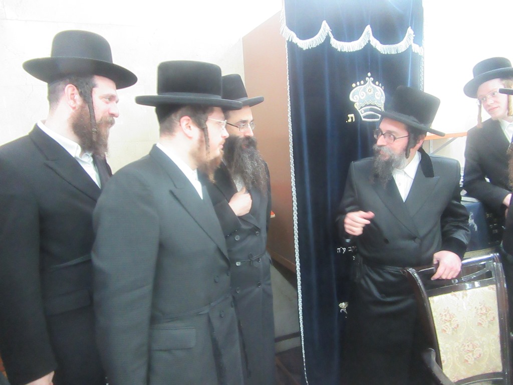 האדמו"ר מסקולען חיזק את הבחורים הצעירים