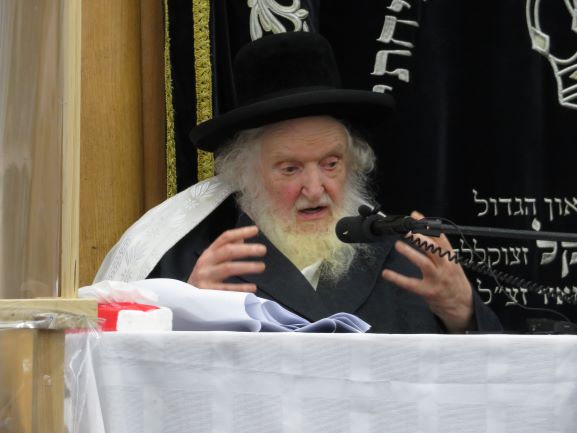 הראב"ד הגר"מ שטרנבוך בהספד ב'מיר'