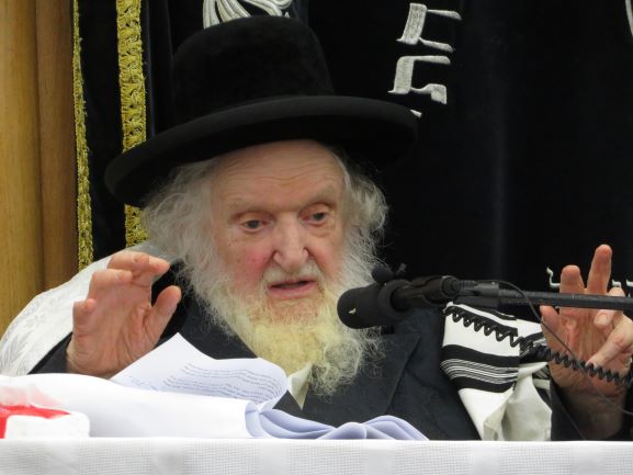 הראב"ד הגר"מ שטרנבוך בהספד ב'מיר'