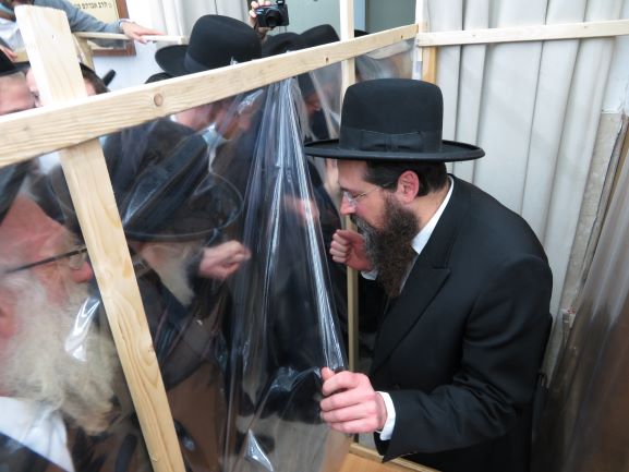 הראב"ד הגר"מ שטרנבוך בהספד ב'מיר'