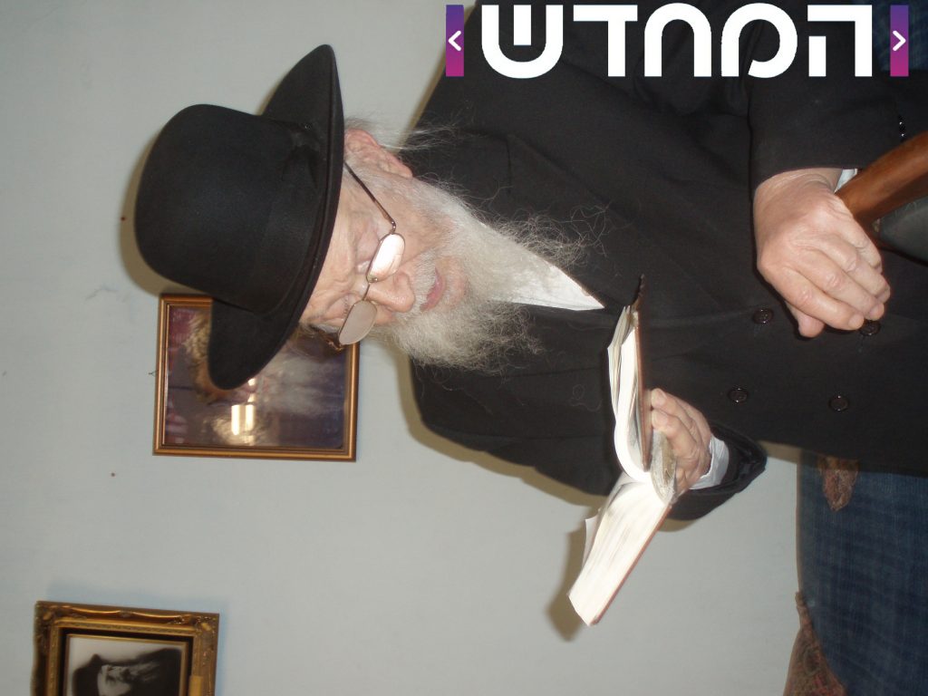 תמונות נדירות: גדו"י זצוק"ל ושיבדלחט"א בהדלקת נרות חנוכה