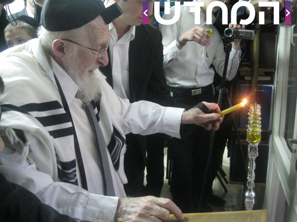 תמונות נדירות: גדו"י זצוק"ל ושיבדלחט"א בהדלקת נרות חנוכה