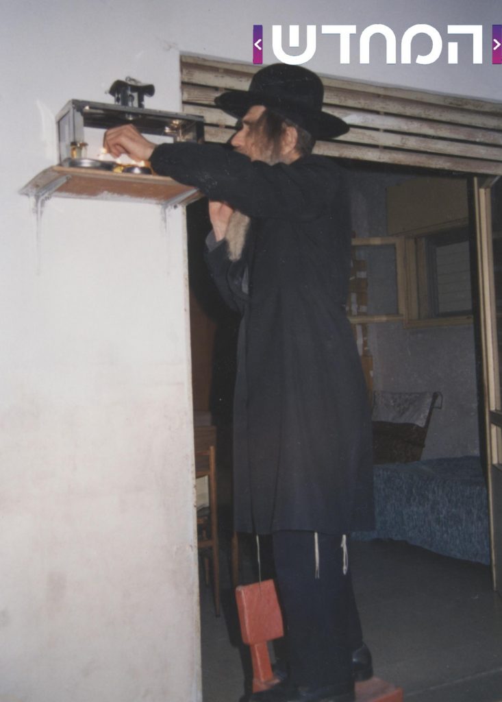 תמונות נדירות: גדו"י זצוק"ל ושיבדלחט"א בהדלקת נרות חנוכה