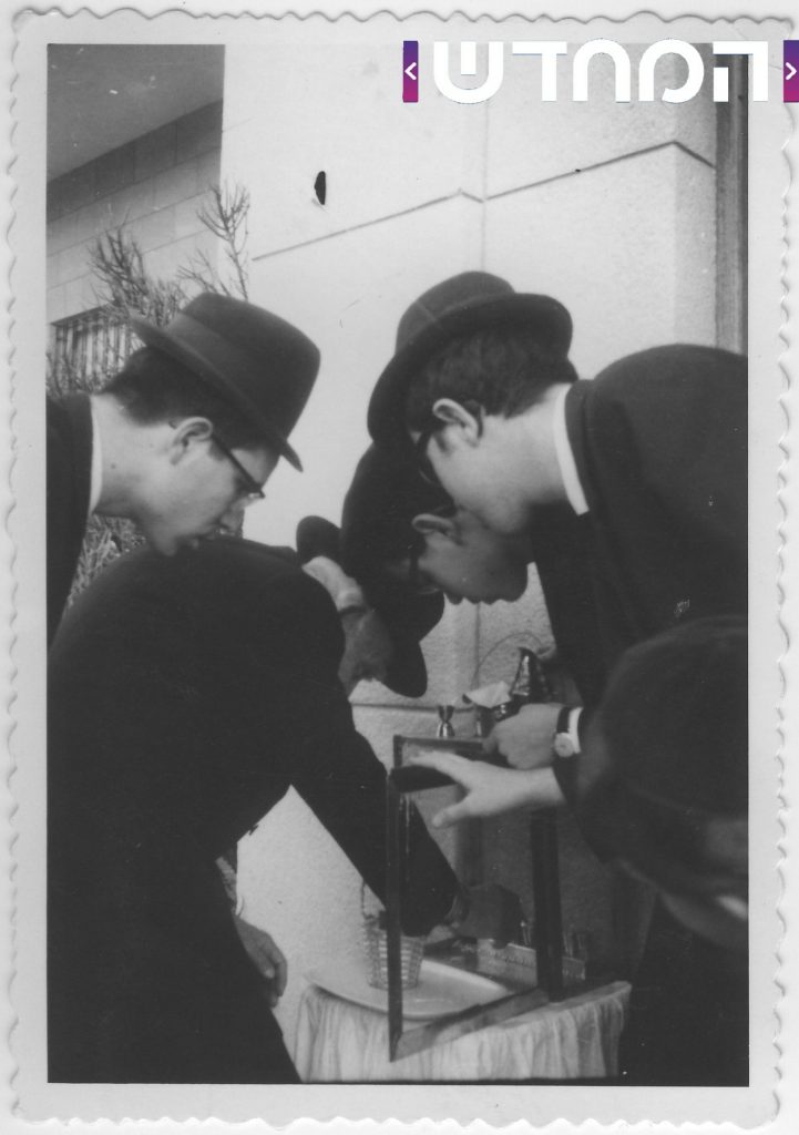 תמונות נדירות: גדו"י זצוק"ל ושיבדלחט"א בהדלקת נרות חנוכה