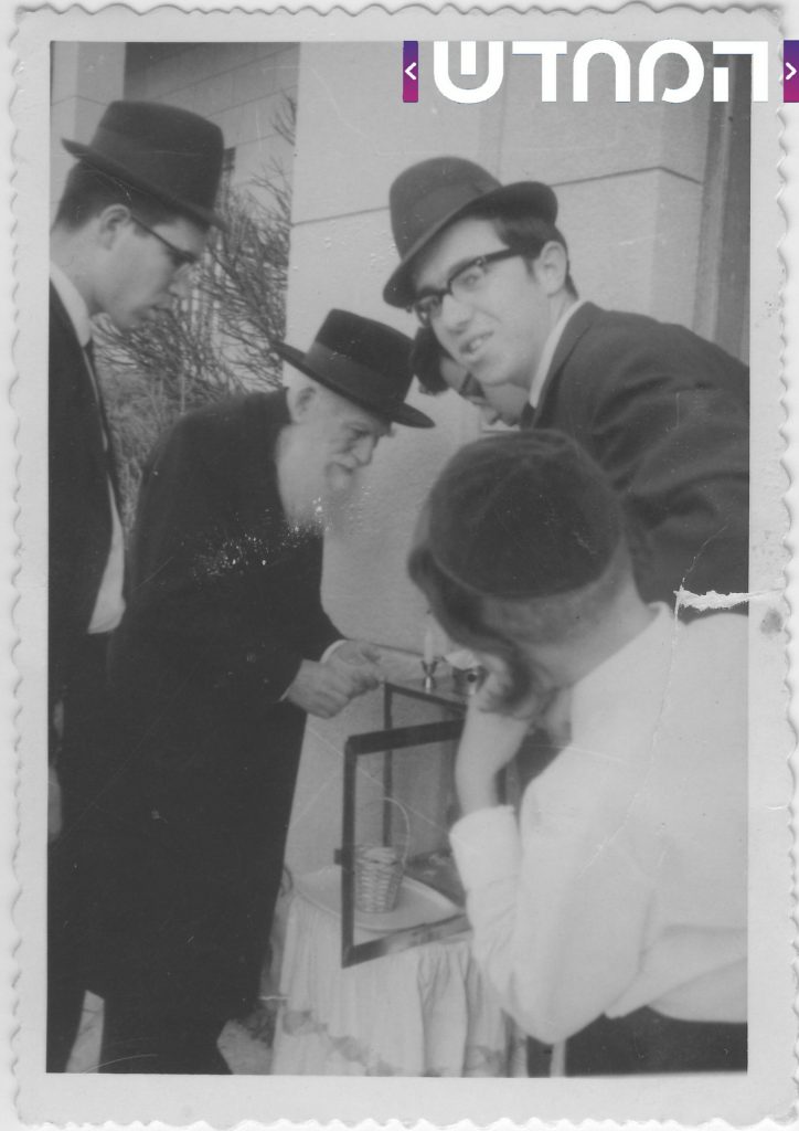 תמונות נדירות: גדו"י זצוק"ל ושיבדלחט"א בהדלקת נרות חנוכה