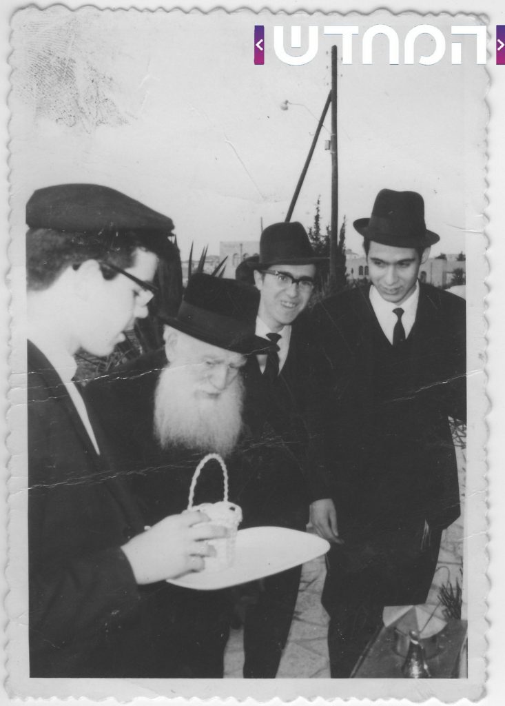 תמונות נדירות: גדו"י זצוק"ל ושיבדלחט"א בהדלקת נרות חנוכה