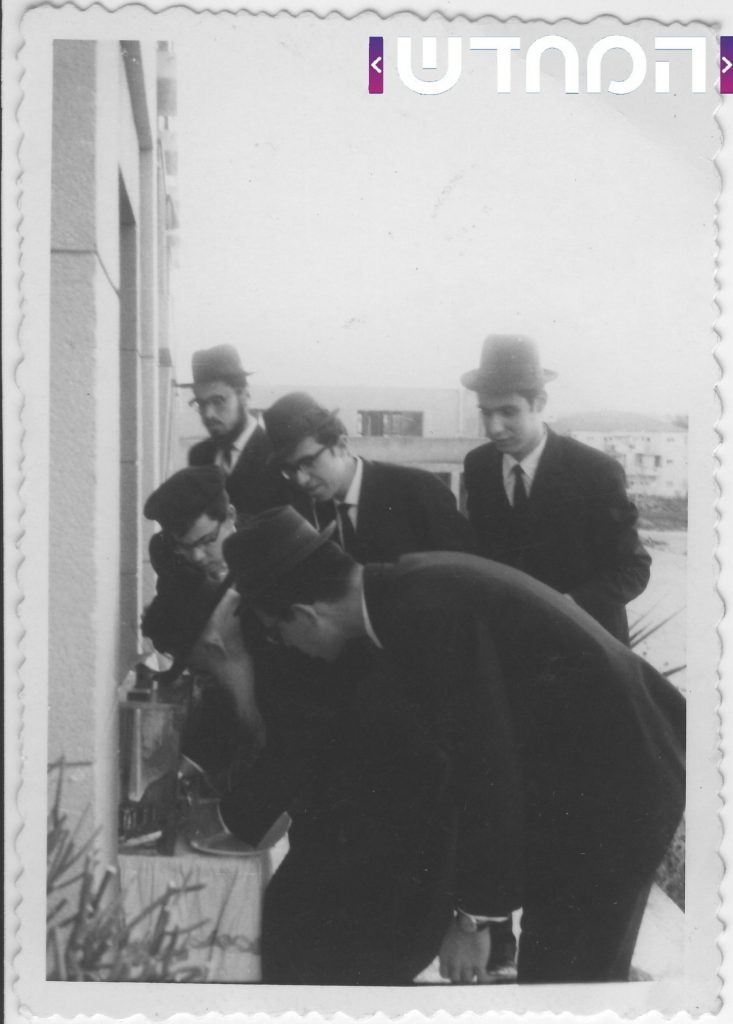 תמונות נדירות: גדו"י זצוק"ל ושיבדלחט"א בהדלקת נרות חנוכה