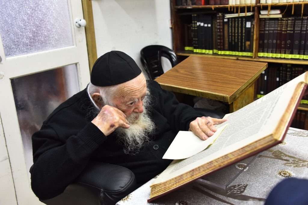 תיעוד: כך מציין מרן שר התורה את יום הולדתו ה-93