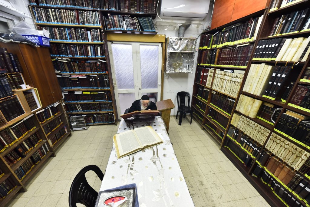 תיעוד: כך מציין מרן שר התורה את יום הולדתו ה-93