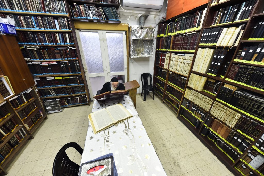 תיעוד: כך מציין מרן שר התורה את יום הולדתו ה-93