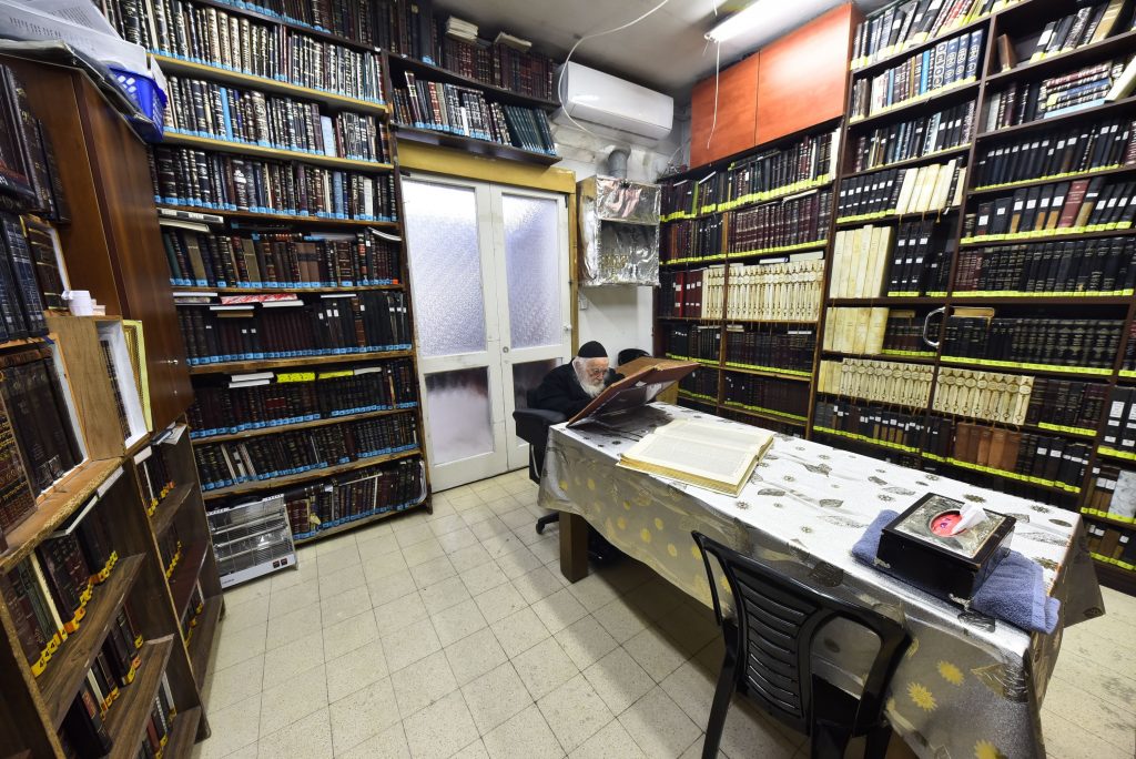 תיעוד: כך מציין מרן שר התורה את יום הולדתו ה-93