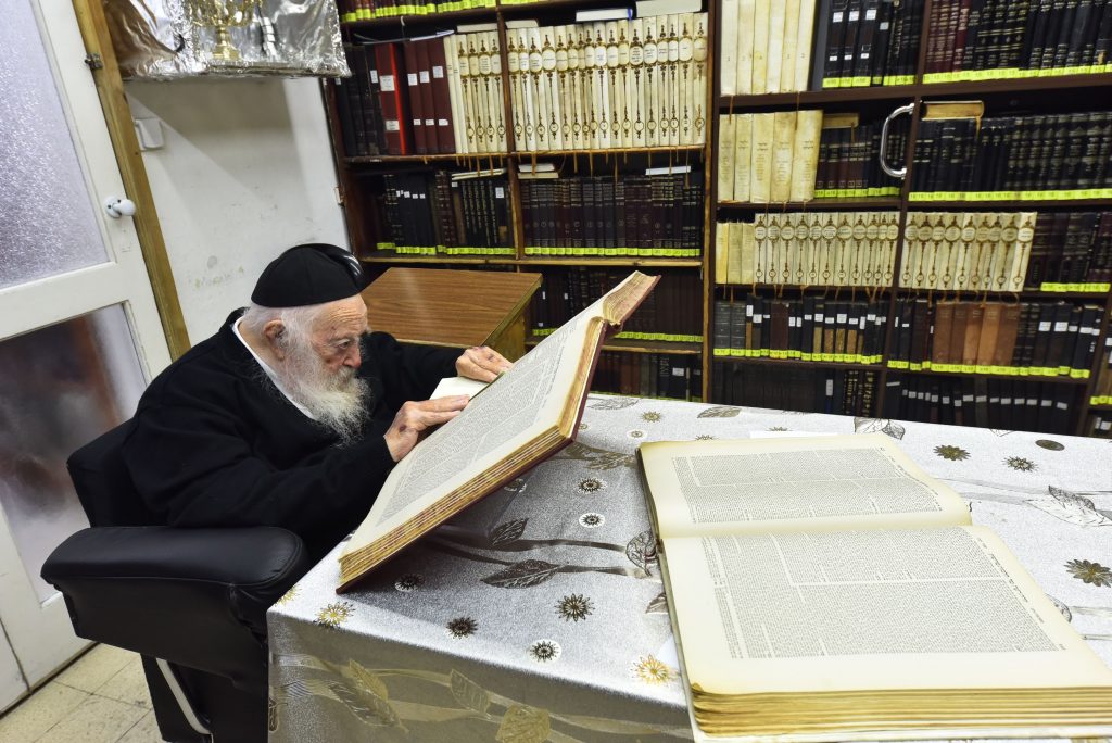 תיעוד: כך מציין מרן שר התורה את יום הולדתו ה-93