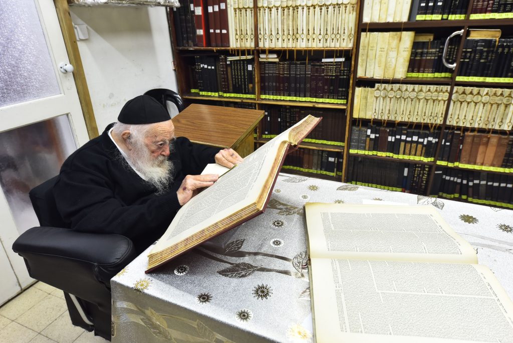 תיעוד: כך מציין מרן שר התורה את יום הולדתו ה-93