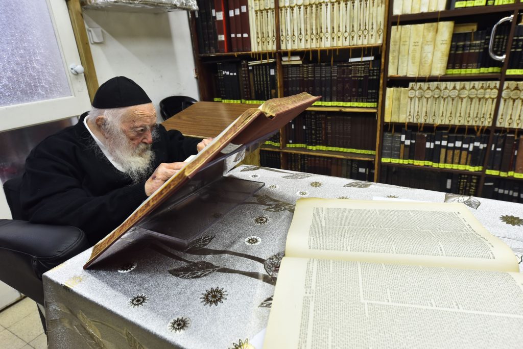 תיעוד: כך מציין מרן שר התורה את יום הולדתו ה-93