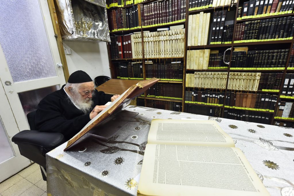 תיעוד: כך מציין מרן שר התורה את יום הולדתו ה-93