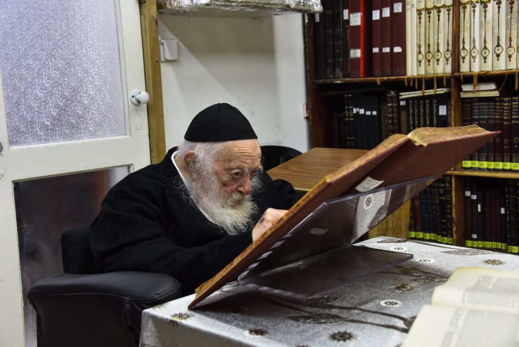 תיעוד: כך מציין מרן שר התורה את יום הולדתו ה-93