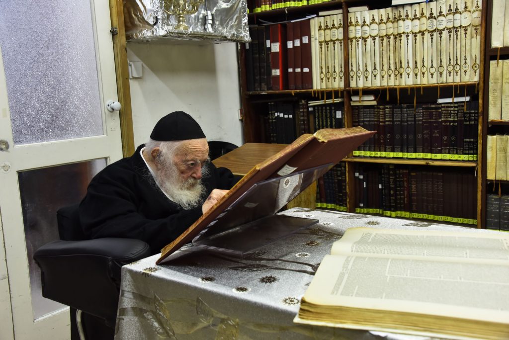 תיעוד: כך מציין מרן שר התורה את יום הולדתו ה-93