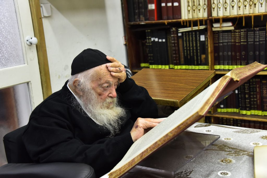 תיעוד: כך מציין מרן שר התורה את יום הולדתו ה-93