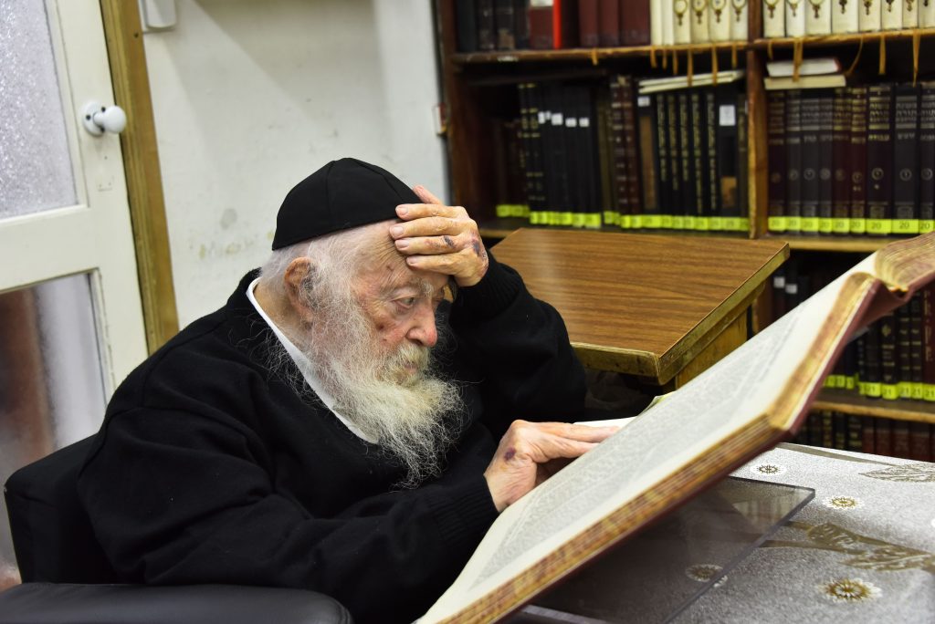 תיעוד: כך מציין מרן שר התורה את יום הולדתו ה-93