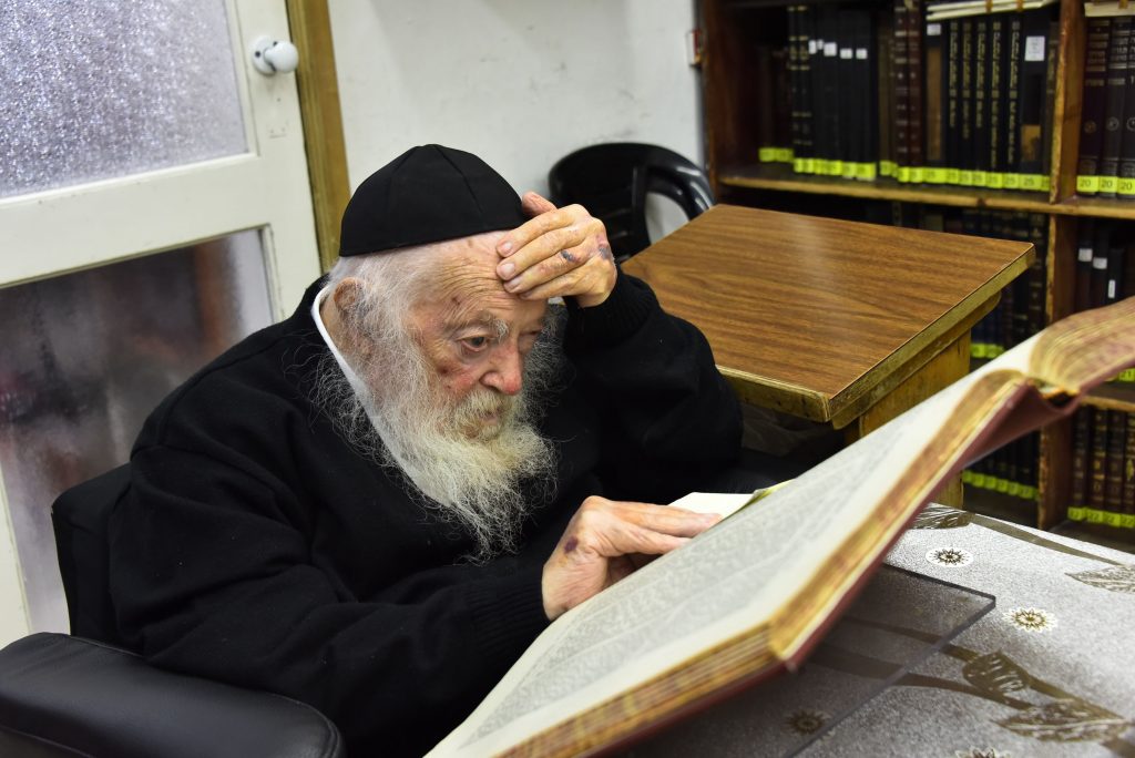 תיעוד: כך מציין מרן שר התורה את יום הולדתו ה-93